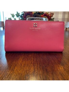 kate spade beautiful pink Leather Continental Wallet with Gold Logo
